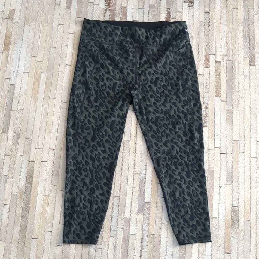 Sweaty Betty The Zero Gravity Cheetah Green Leggings